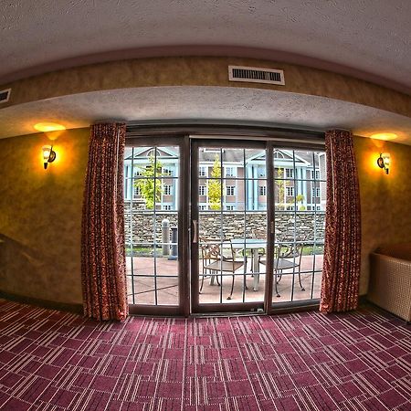 The Bertram Inn & Conf Ctr Trademark Collection By Wyndham Aurora Екстериор снимка