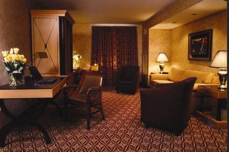 The Bertram Inn & Conf Ctr Trademark Collection By Wyndham Aurora Екстериор снимка
